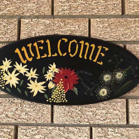 Lake Front Motel Entrance Bagian luar foto