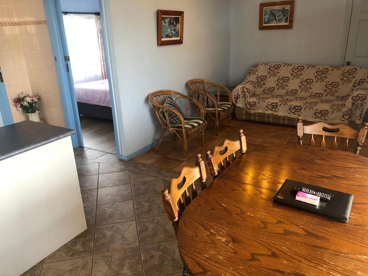 Lake Front Motel Entrance Bagian luar foto