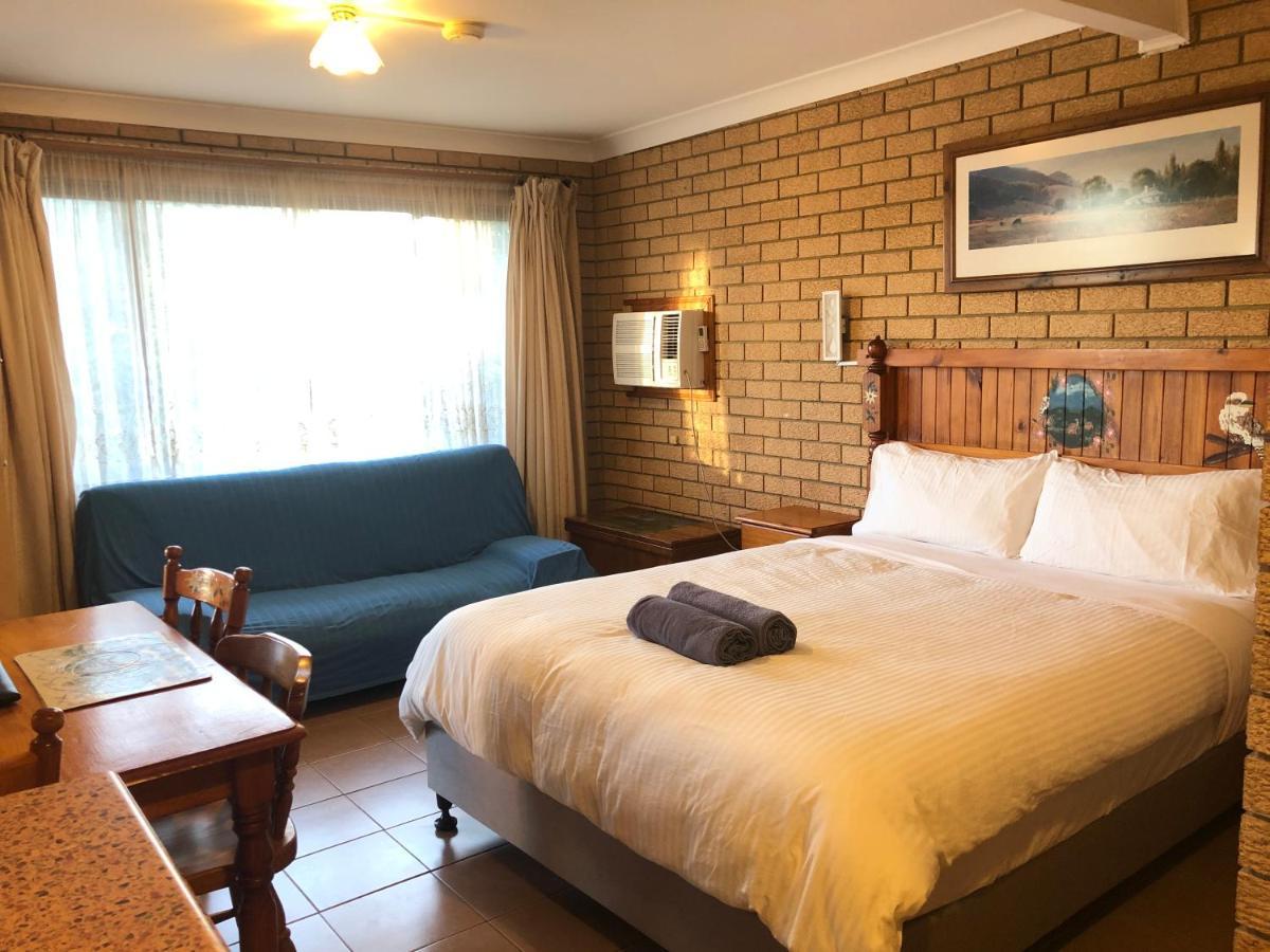 Lake Front Motel Entrance Bagian luar foto